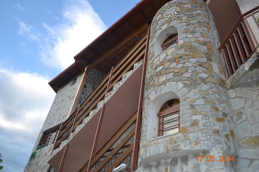 Mouson Melathron Hotel Elafina Bagian luar foto