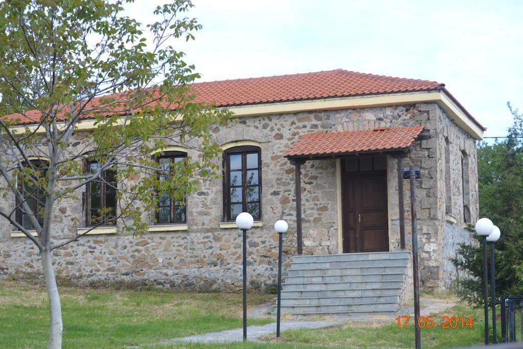Mouson Melathron Hotel Elafina Bagian luar foto