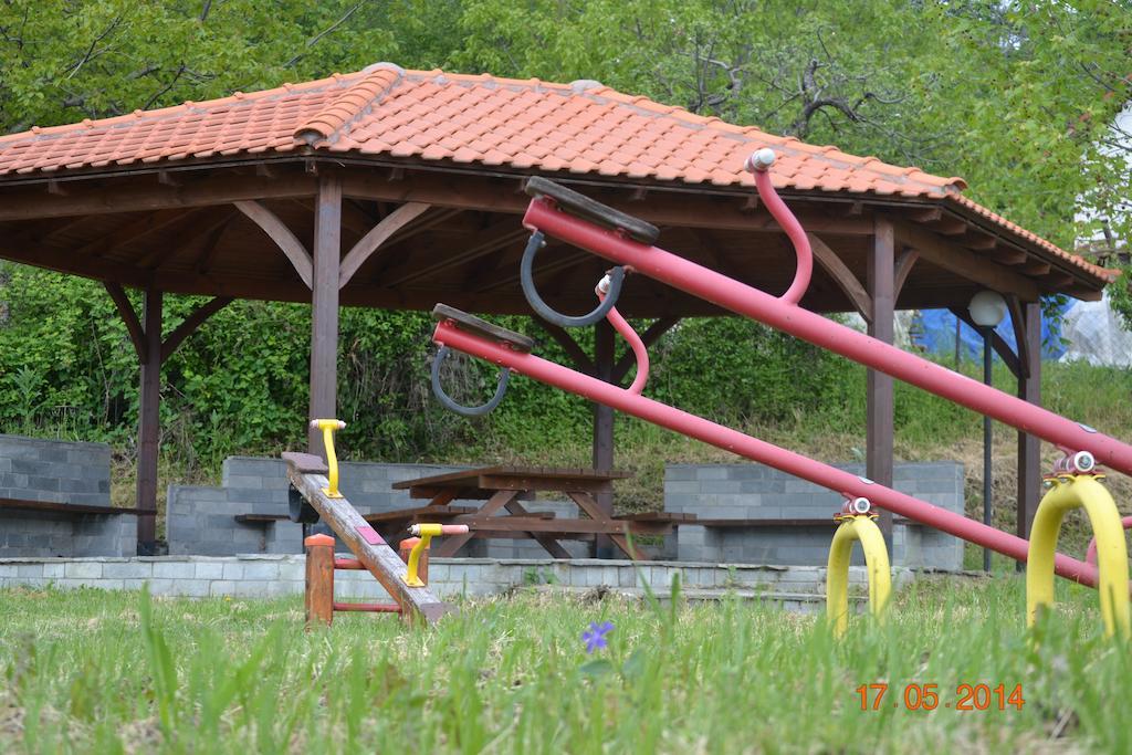 Mouson Melathron Hotel Elafina Bagian luar foto