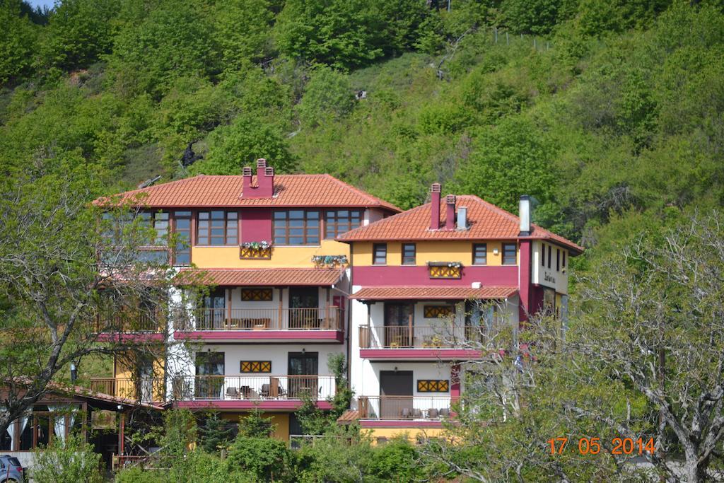 Mouson Melathron Hotel Elafina Bagian luar foto