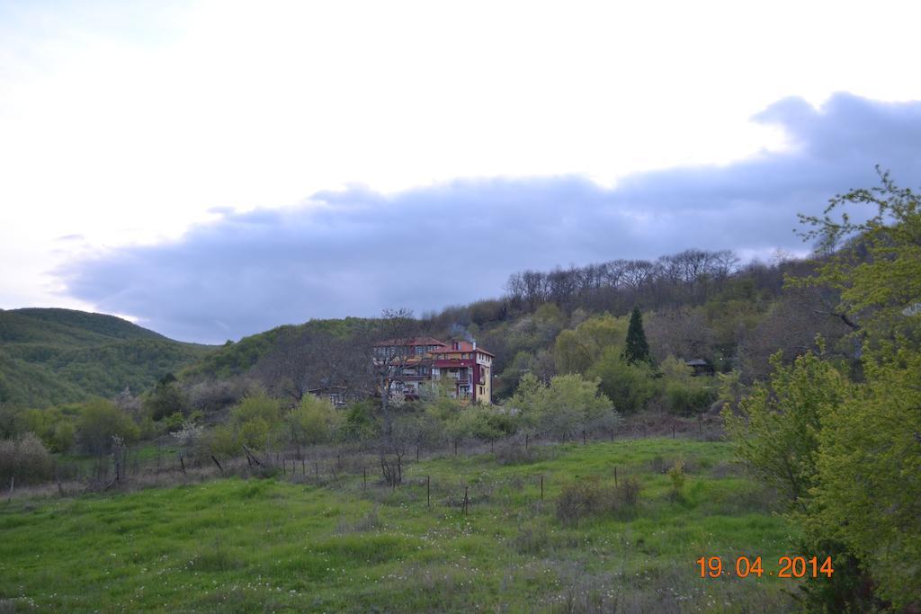 Mouson Melathron Hotel Elafina Bagian luar foto