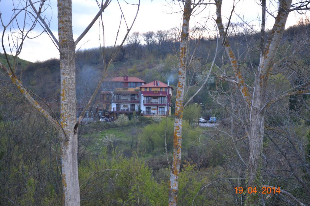 Mouson Melathron Hotel Elafina Bagian luar foto