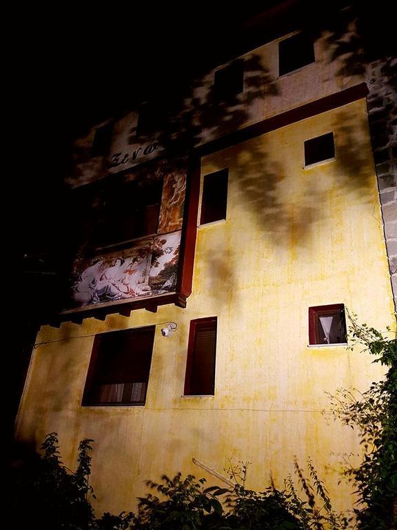 Mouson Melathron Hotel Elafina Bagian luar foto