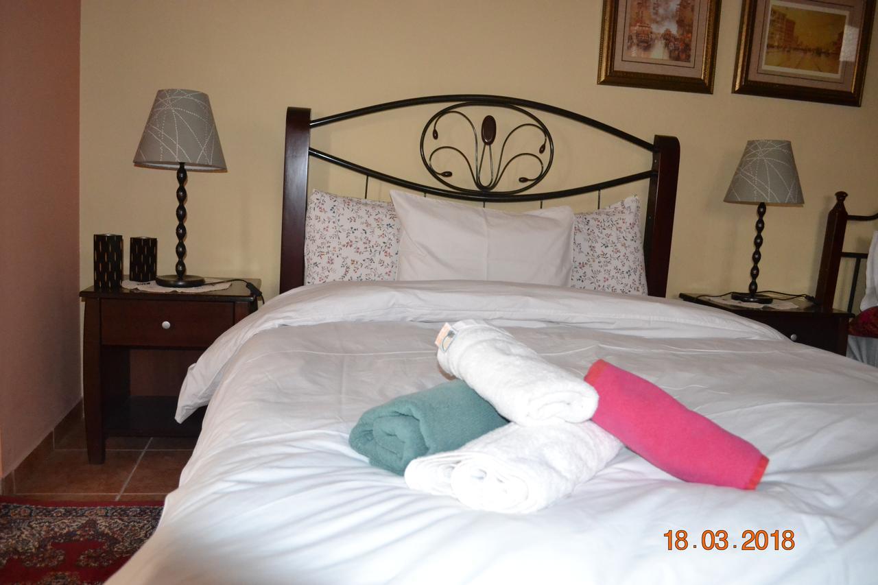 Mouson Melathron Hotel Elafina Bagian luar foto