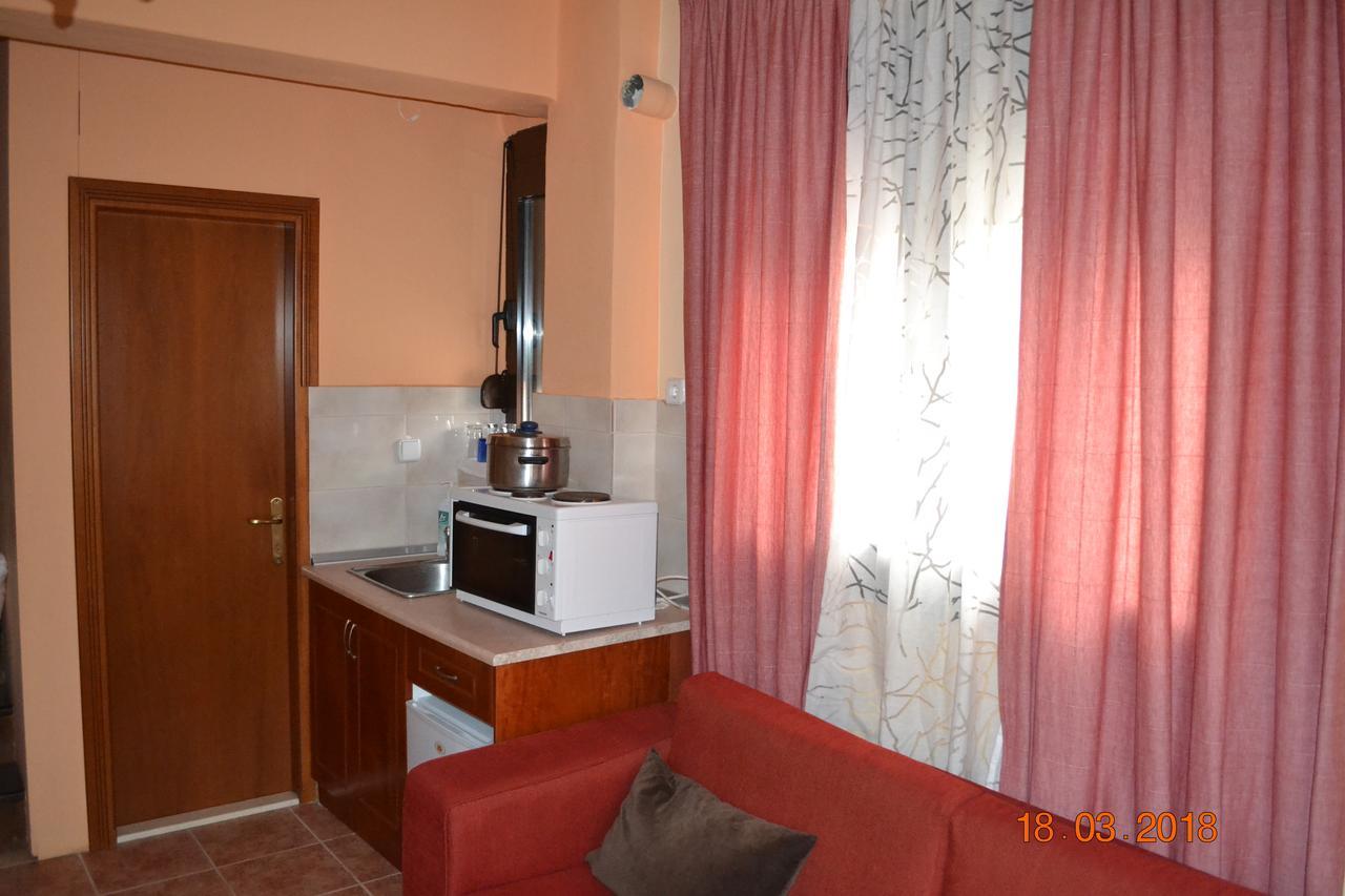 Mouson Melathron Hotel Elafina Bagian luar foto