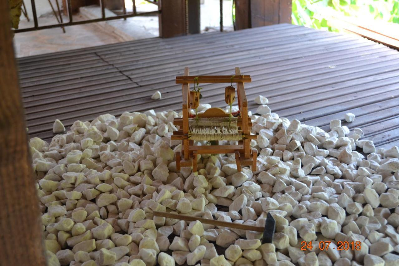 Mouson Melathron Hotel Elafina Bagian luar foto