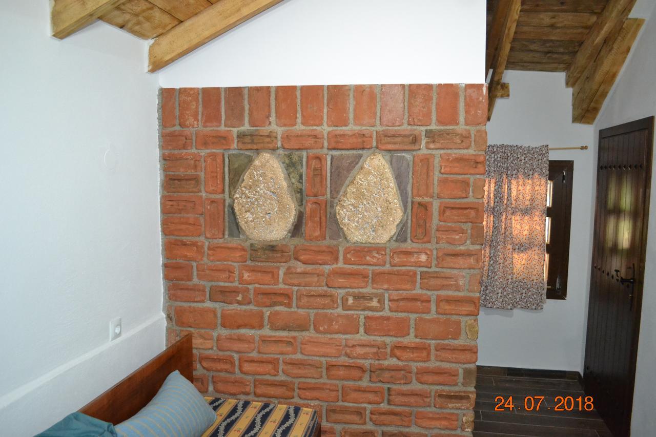 Mouson Melathron Hotel Elafina Bagian luar foto
